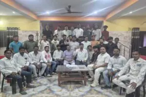 आजसू युवा मोर्चा की विधानसभा स्तरीय बैठक में उपस्थित पदाधिकारी एवं कार्यकर्ता