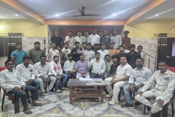 आजसू युवा मोर्चा की विधानसभा स्तरीय बैठक में उपस्थित पदाधिकारी एवं कार्यकर्ता