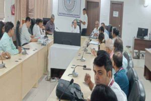 रिम्स में 250 MBBS सीटों के अनुसार सुविधाएं बढ़ाने को लेकर हुई समीक्षा बैठक