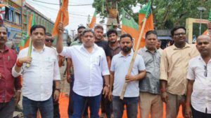 BJP workers take to the streets against the state government, demanding the cancellation of the recruitment and a CBI probe