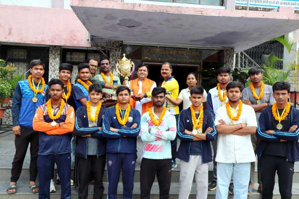 CBSE क्लस्टर कबड्डी प्रतियोगिता जीतने वाली DAV गांधीनगर की विजेता टीम