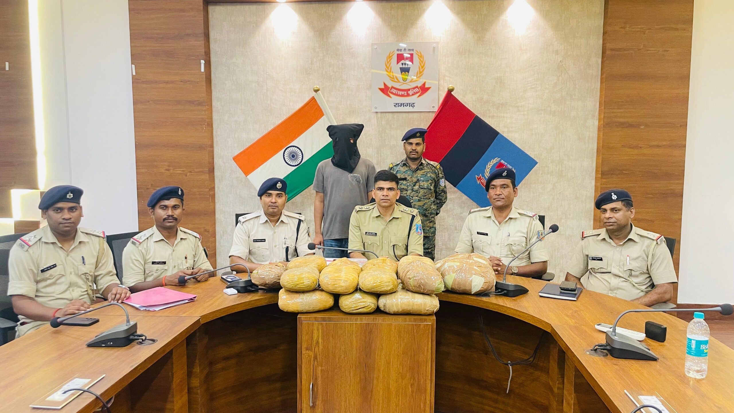 Ramgarh: Smuggler arrested with a large quantity of illegal cannabis; two luxury cars also seized.