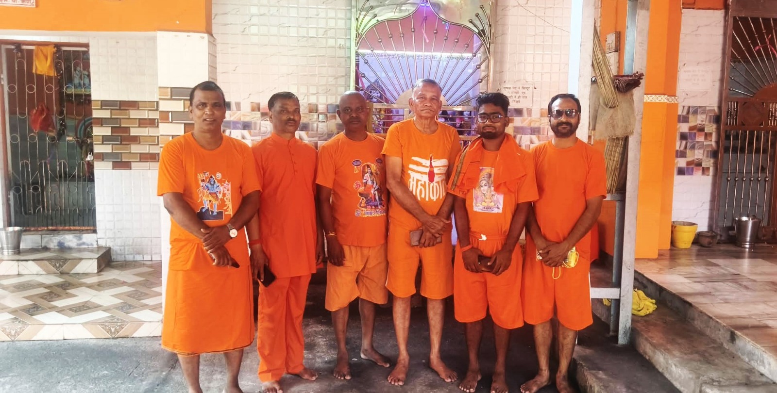 A contingent from the Shri Shiv Health and Education Service Trust has set out for Baba Dham to serve the Kanwariyas