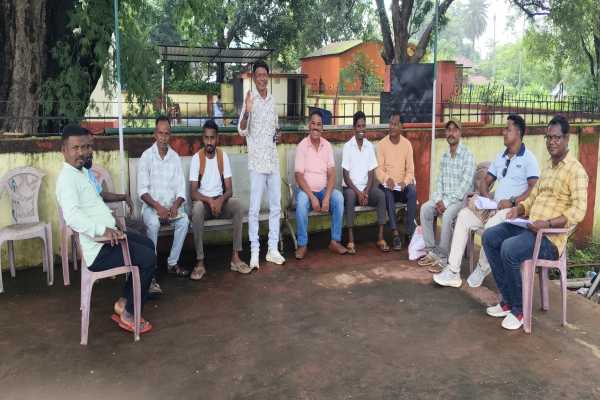 JMM प्रखंड कमिटी की बैठक में मौजूद पार्टी कार्यकर्ता