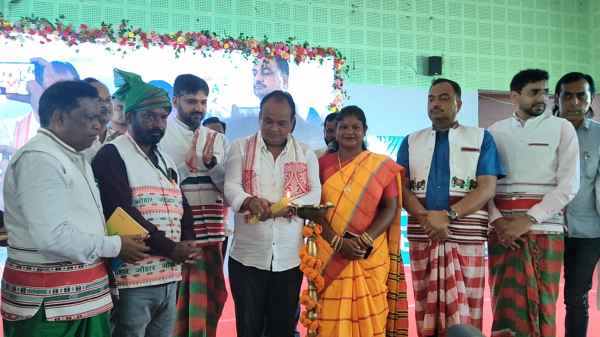 Jamtara: World Tribal Day celebrated with great pomp, Minister Irfan Ansari said - 'Ensuring the rights and entitlements of tribals is the government's priority'