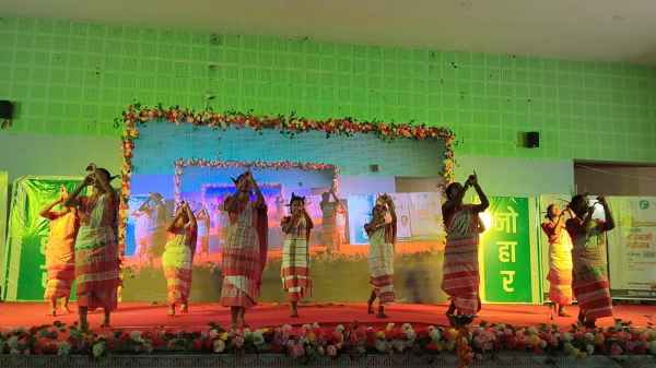 Jamtara: World Tribal Day celebrated with great pomp, Minister Irfan Ansari said - 'Ensuring the rights and entitlements of tribals is the government's priority'