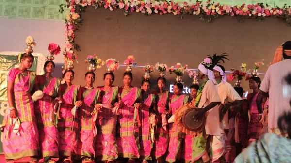 Jamtara: World Tribal Day celebrated with great pomp, Minister Irfan Ansari said - 'Ensuring the rights and entitlements of tribals is the government's priority'