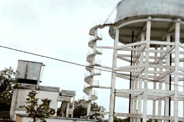 Bokaro: Drinking water supply in Mahuatand-Barki Punnu has been suspended for five years; CPI leader alleges misappropriation of funds in the scheme.
