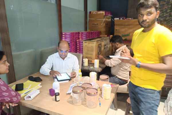 Hazaribagh: Surprise inspection of food establishments; instructions issued to adhere to food safety standards.