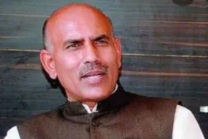 Former minister KN Tripathi handed over a 28-page sealed envelope containing a condolence reply to the state Congress president, saying, "Breaking discipline is not a habit."