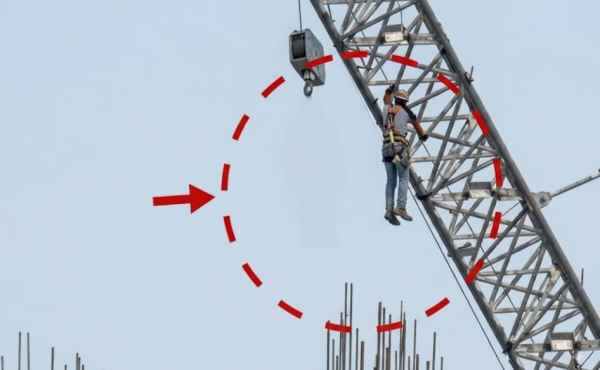 A Jharkhand youth committed suicide by hanging himself from a crane of a 32-storey building under construction.