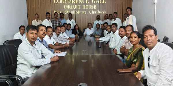 Chaibasa: Congress meeting regarding the felicitation ceremony for Sonaram Sinku.