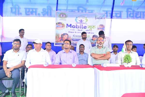 Giridih: ‘Mobile Guru’ to transform how children learn mathematics; 100 teachers trained to teach math to students via mobile phones after school hours.