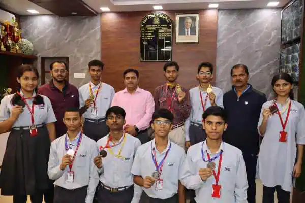 Ranchi: DAV Gandhinagar's excellent performance in CBSE cluster competition, won many medals including gold in badminton.