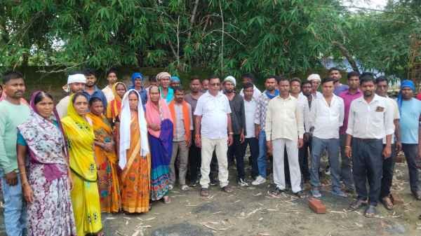Palamu: Allegations of illegal occupation of Khatian land under CNT Act in Medininagar, victim appeals to the district administration for justice