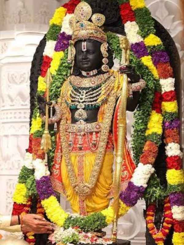 A unique example of faith: A female devotee from Chennai donated ₹4 crore for Ram Mandir staff, urging authorities to enhance facilities.