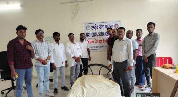 Jamtara: Blood donation camp organized under the National Service Scheme (NSS); NSS volunteers donated 11 units of blood.