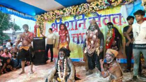 Bokaro: A grand procession was taken out in Chas on the occasion of the 53rd annual Shravani festival, people were enthralled by the brilliant performances of the artists.