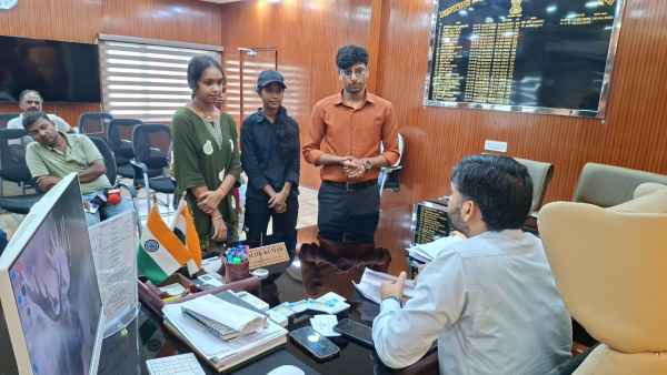 Jamtara: Deputy Commissioner takes a strict stance on complaints; orders inquiry into the livestock scheme and women's college matter.