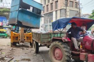 Ranchi: Municipal Corporation launches anti-encroachment drive, removes 8 temporary structures, confiscates kiosks and carts