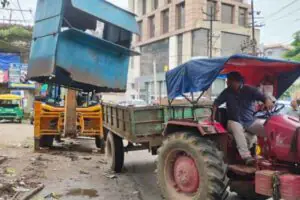 Ranchi: Municipal Corporation launches anti-encroachment drive, removes 8 temporary structures, confiscates kiosks and carts
