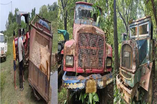 Two trucks and an auto-rickshaw loaded with illegal mica scrap seized.