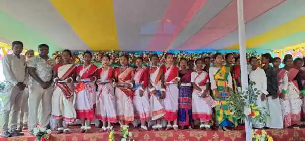 Chaibasa: Forest festival organised in Jomro, villagers pledge to save the forest