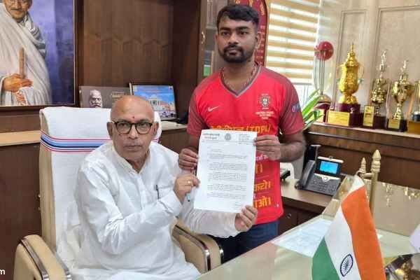 Jairam Mahato will go on a waterless fast on August 9 in support of the JPSC-JSSC movement.