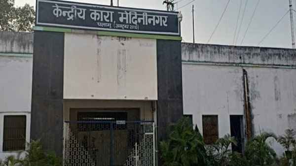 Palamu: Gangster Sujit Sinha's wife, Riya Sinha, has been shifted from Chaibasa to Medininagar Central Jail; her mother has expressed apprehension about potential foul play.