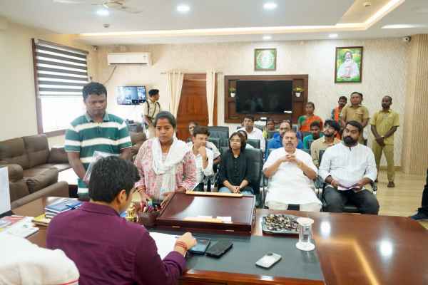 Chaibasa: DC addresses public grievances at 'Janata Darbar'; several issues resolved on the spot.