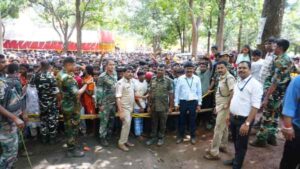Koderma: The administration was on high alert at Dhwajadhari Dham on the last Monday of the month of Sawan; the DC and SP continuously monitored the arrangements.