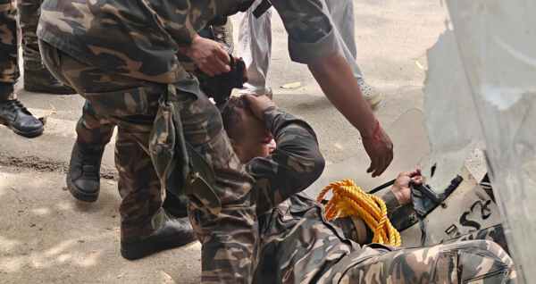 JPSC-JSSC agitation: Ranchi police maintain restraint amid violent protests, students chant "Long Live Ranchi Police." Read the minute-by-minute account of the events from the breaking of barricades to the march to the Assembly.