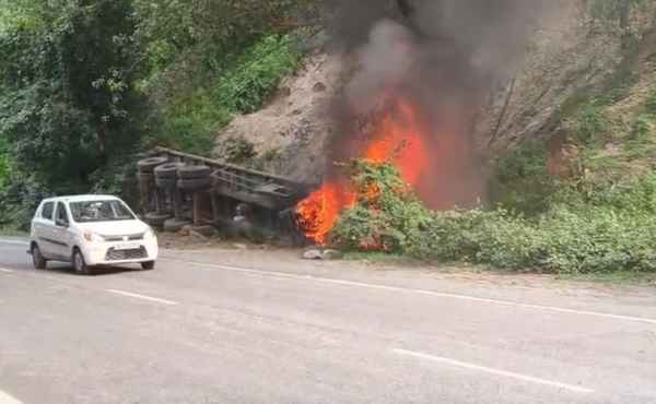 Out-of-control trailer crashes in Koderma Valley; fire breaks out due to short circuit; two injured.