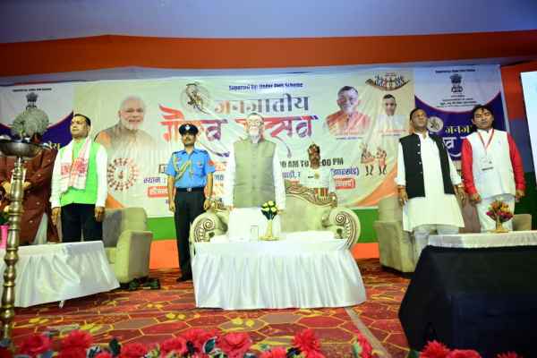 Emphasis on linking tribal culture with the market; Governor says, "Tradition is our strength, innovation is essential."